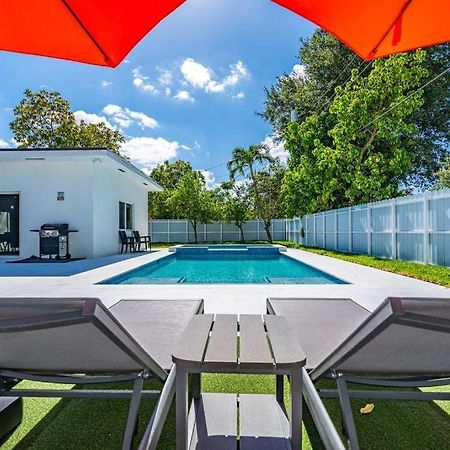 Stylish 4 Bedroom Home With Pool, 12 Minutes To The Beach Miami Exterior foto