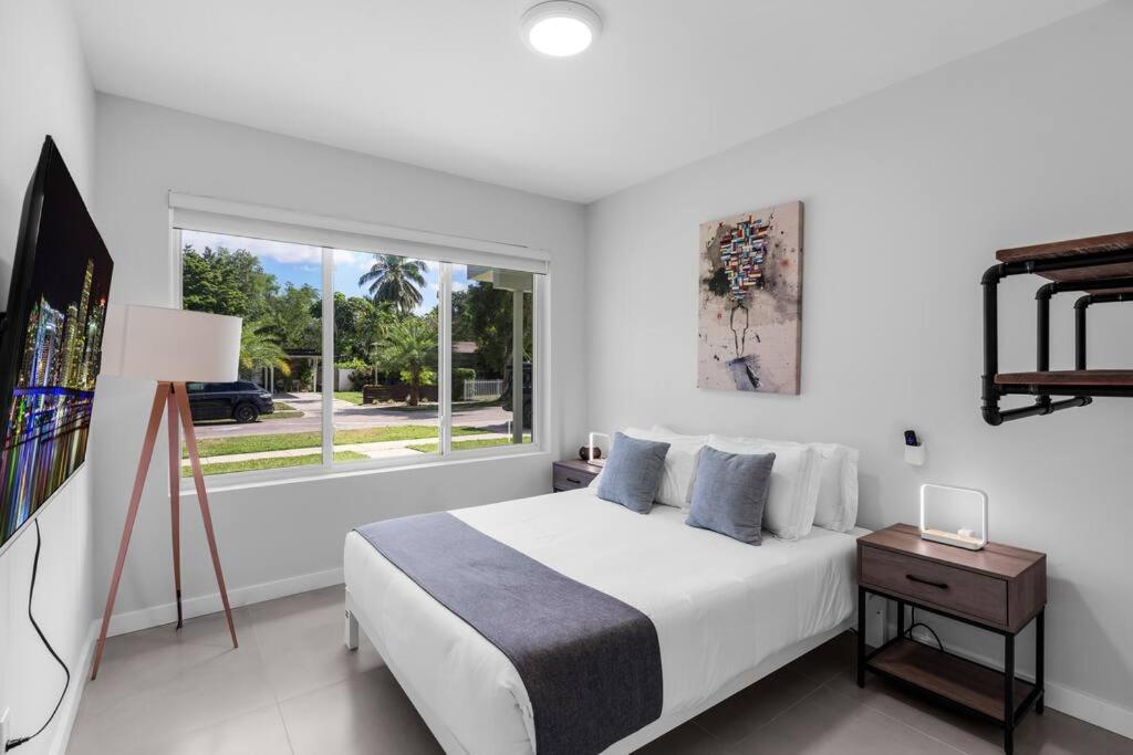 Stylish 4 Bedroom Home With Pool, 12 Minutes To The Beach Miami Exterior foto