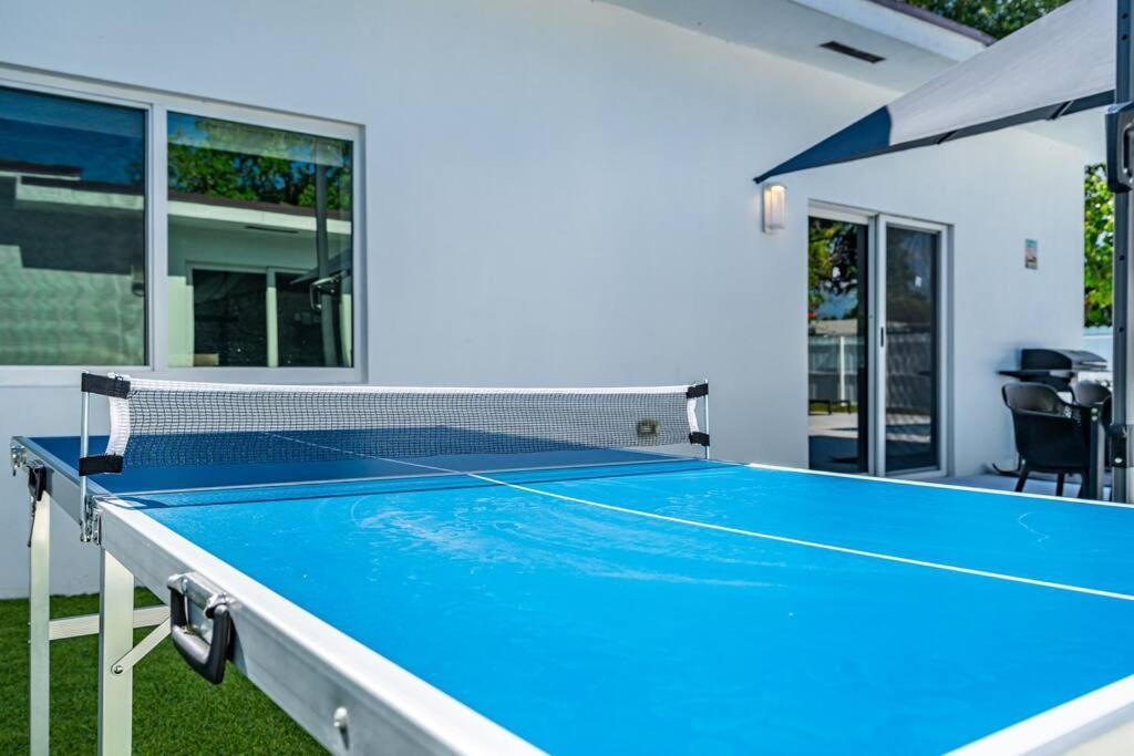 Stylish 4 Bedroom Home With Pool, 12 Minutes To The Beach Miami Exterior foto