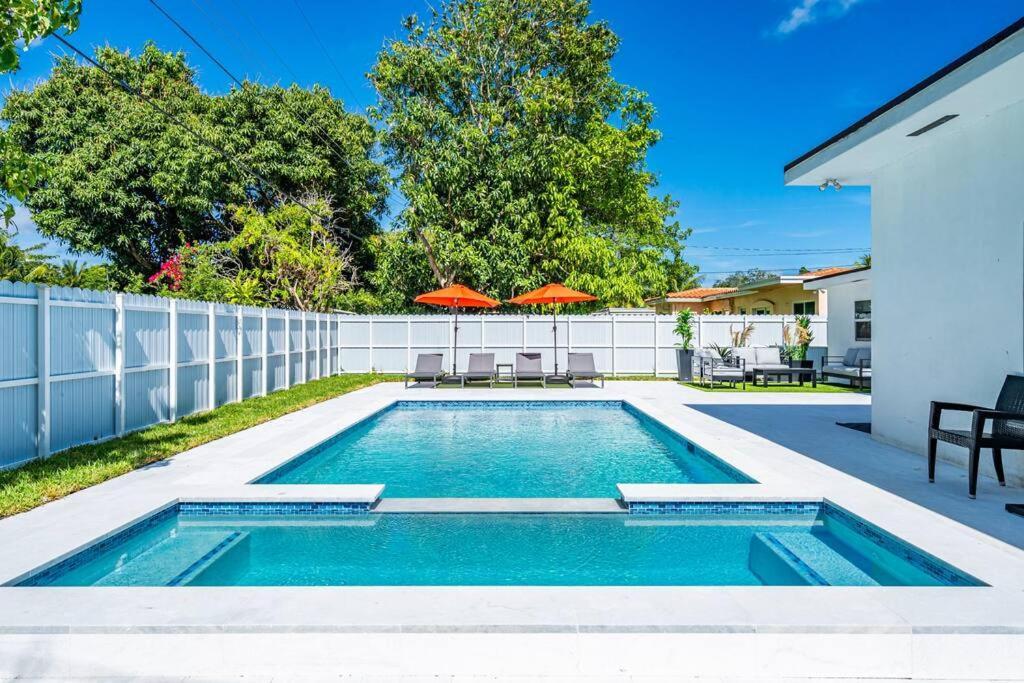 Stylish 4 Bedroom Home With Pool, 12 Minutes To The Beach Miami Exterior foto