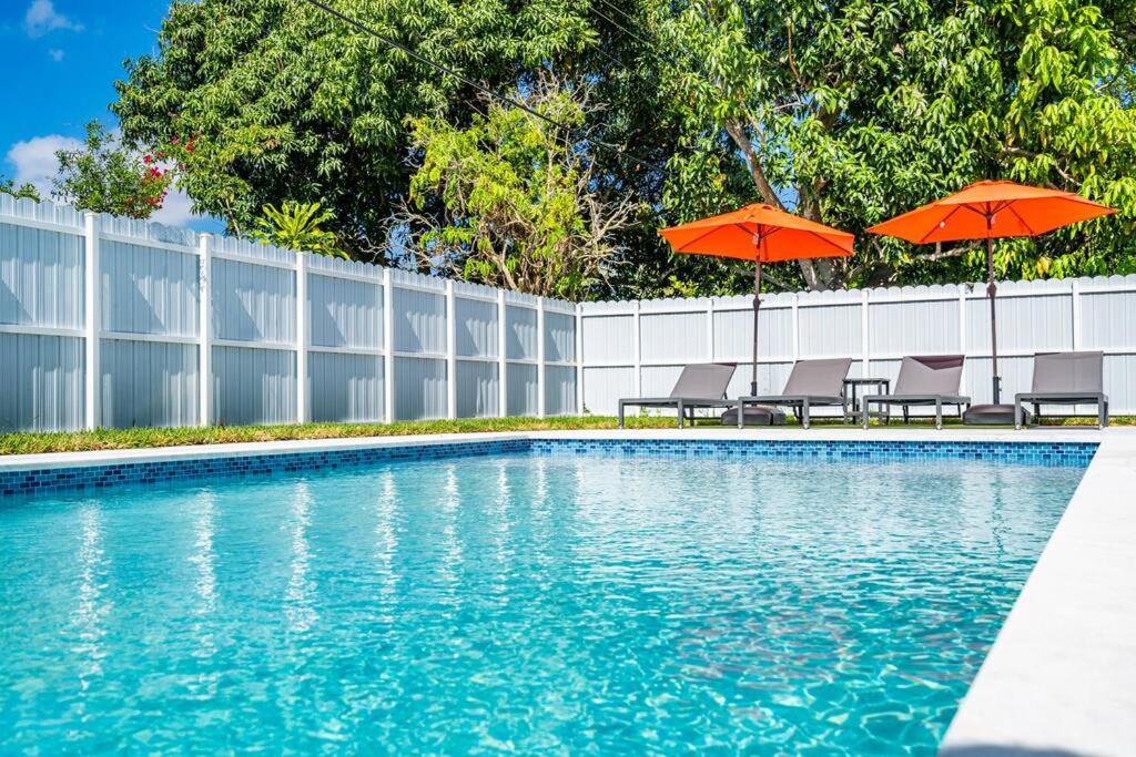 Stylish 4 Bedroom Home With Pool, 12 Minutes To The Beach Miami Exterior foto