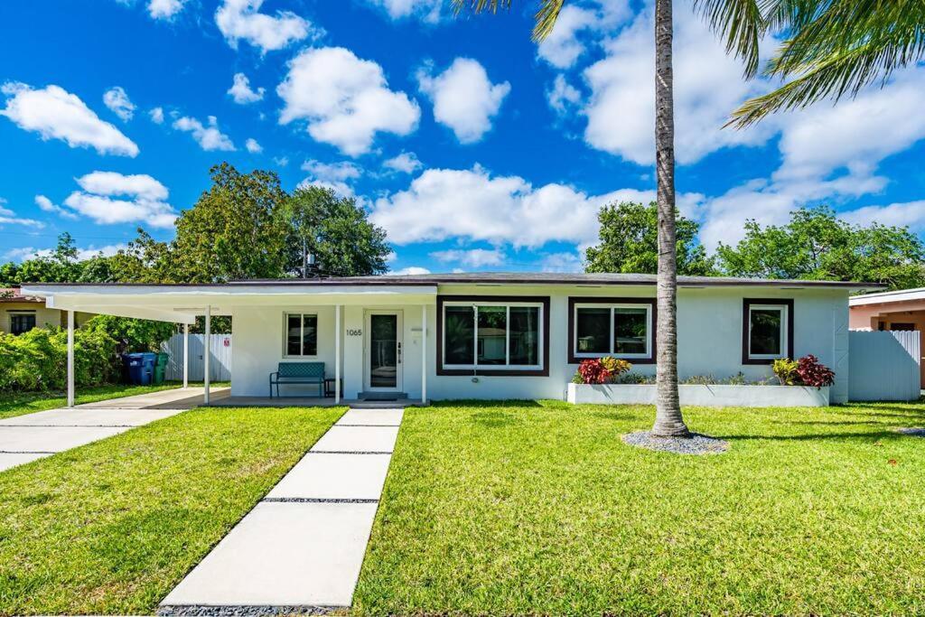 Stylish 4 Bedroom Home With Pool, 12 Minutes To The Beach Miami Exterior foto